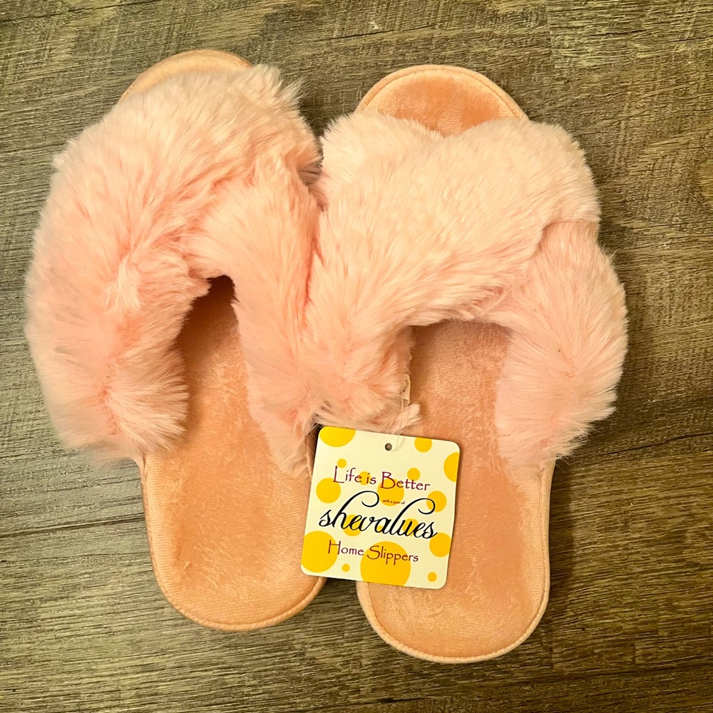 New with tags fuzzy pink slippers